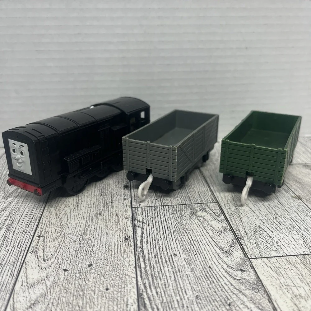 Thomas TrackMaster Motorized DIESEL Train Engine & Wagons Lot UNTESTED Parts